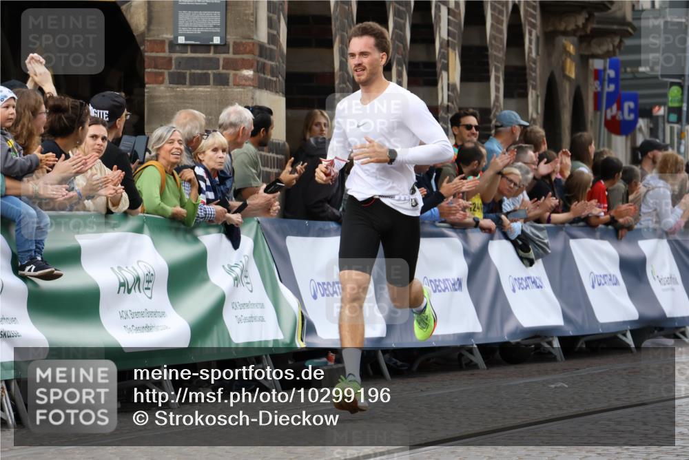 13.09.2026 - 21. swb-Marathon Bremen Strokosch-Dieckow http://msf.ph/oto/10299196 13.09.2026 12:46:03 Ziel 2032, 103, 1352, 8044 meine-sportfotos.de