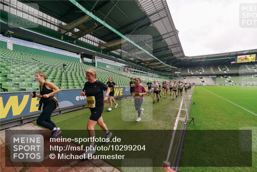 13.09.2026 - 21. swb-Marathon Bremen Michael Burmester http://msf.ph/oto/10299204 13.09.2026 10:36:18 Laufen im Stadion 10092, 10093, 10144, 10152, 10153, 10154, 10157, 10160, 10173, 10175, 10181, 10182, 10185, 10186, 10187, 10195, 10198, 10237, 10245, 10251, 10257, 10263, 10272, 10275, 10278, 10291, 10296, 10306, 10309, 10327, 10331, 10332, 10338, 10357, 10377, 10382, 10390, 10403, 10409, 10411, 10420, 10427, 10429, 10439, 10473, 10477, 10481, 10492, 10497, 10500, 10528, 10531, 10560, 10569, 10607, 10613, 10617, 10633, 10636, 10647, 10648, 10659, 10671, 10672, 10677, 10715 meine-sportfotos.de