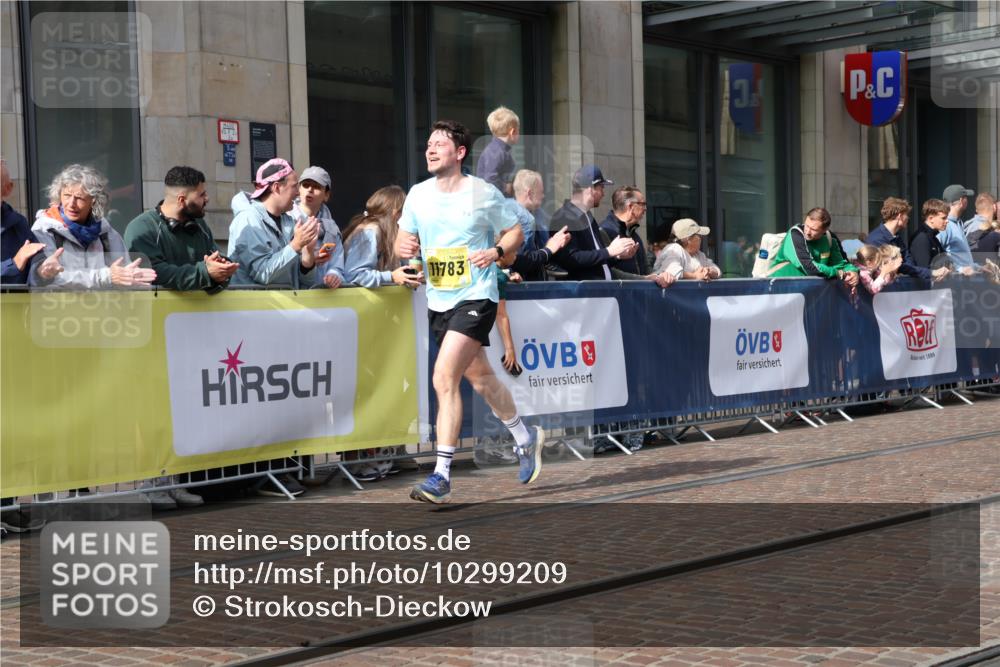 13.09.2026 - 21. swb-Marathon Bremen Strokosch-Dieckow http://msf.ph/oto/10299209 13.09.2026 10:46:54 Ziel 10319, 10744, 10898, 11060, 11187, 11269, 11344, 11462, 11608, 11650, 11651, 11814, 12048, 12195, 12298, 12415, 12470, 13528, 13545, 13589, 13613, 10289, 10445, 10504, 10590, 11155, 11199, 11212, 11608, 11661, 11783, 12035, 12364, 12375, 13511 meine-sportfotos.de