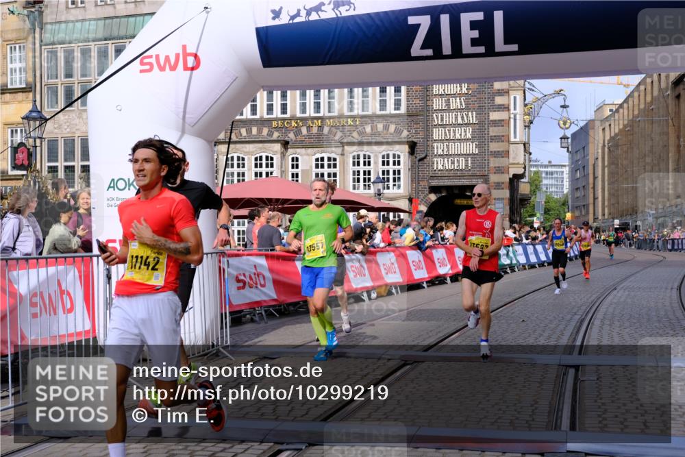 13.09.2026 - 21. swb-Marathon Bremen Tim E. http://msf.ph/oto/10299219 13.09.2026 10:38:23 Ziel 10302, 11142, 12538, 13551, 13559, 13584, 13587, 13636 meine-sportfotos.de