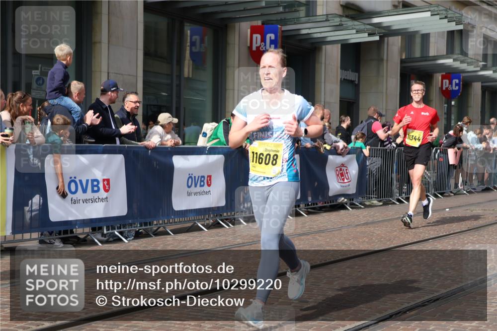 13.09.2026 - 21. swb-Marathon Bremen Strokosch-Dieckow http://msf.ph/oto/10299220 13.09.2026 10:46:55 Ziel 10189, 10319, 10744, 10898, 11060, 11187, 11269, 11344, 11462, 11650, 11651, 11814, 12048, 12195, 12298, 12415, 12470, 13528, 13545, 13589, 13613, 10289, 10445, 10504, 10590, 11155, 11199, 11212, 11608, 11661, 11783, 12364, 12375 meine-sportfotos.de