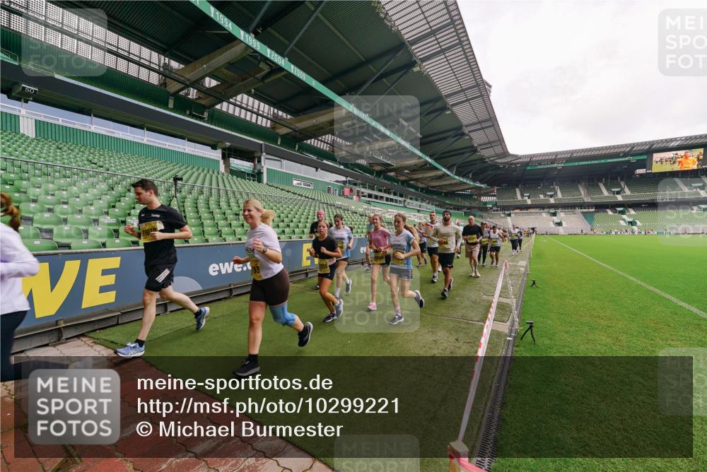 13.09.2026 - 21. swb-Marathon Bremen Michael Burmester http://msf.ph/oto/10299221 13.09.2026 10:36:20 Laufen im Stadion 10092, 10093, 10144, 10152, 10153, 10154, 10157, 10160, 10173, 10175, 10181, 10182, 10186, 10187, 10195, 10198, 10237, 10245, 10251, 10257, 10263, 10272, 10275, 10278, 10291, 10296, 10306, 10309, 10327, 10331, 10332, 10338, 10357, 10377, 10382, 10390, 10403, 10409, 10411, 10420, 10427, 10429, 10439, 10473, 10477, 10481, 10492, 10497, 10500, 10528, 10531, 10560, 10569, 10607, 10613, 10617, 10633, 10636, 10647, 10648, 10659, 10671, 10672, 10715 meine-sportfotos.de