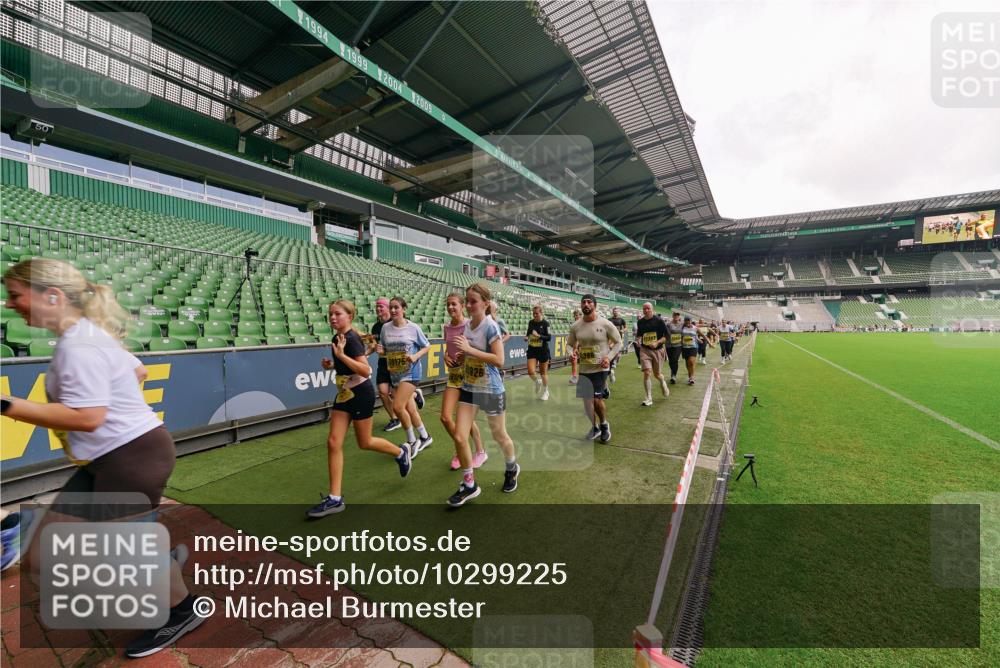 13.09.2026 - 21. swb-Marathon Bremen Michael Burmester http://msf.ph/oto/10299225 13.09.2026 10:36:21 Laufen im Stadion 10092, 10093, 10144, 10152, 10153, 10154, 10157, 10160, 10173, 10175, 10181, 10182, 10186, 10187, 10195, 10198, 10237, 10245, 10251, 10257, 10263, 10272, 10275, 10278, 10291, 10296, 10306, 10309, 10327, 10331, 10332, 10338, 10357, 10377, 10382, 10390, 10403, 10409, 10411, 10420, 10427, 10429, 10439, 10473, 10477, 10481, 10492, 10497, 10500, 10528, 10531, 10560, 10569, 10607, 10613, 10617, 10633, 10636, 10647, 10648, 10659, 10671, 10672, 10715 meine-sportfotos.de