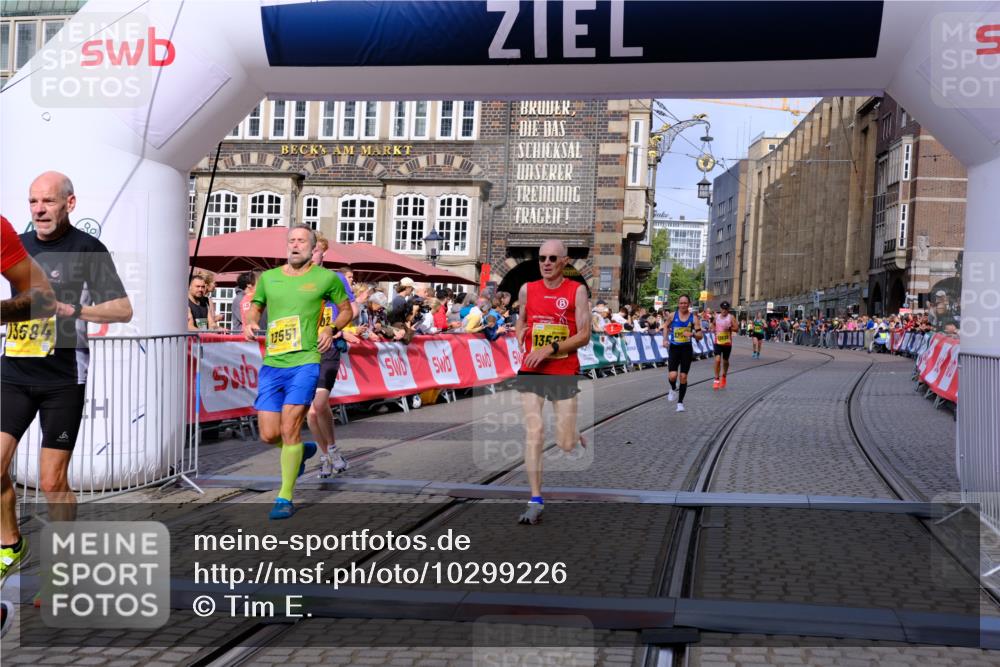 13.09.2026 - 21. swb-Marathon Bremen Tim E. http://msf.ph/oto/10299226 13.09.2026 10:38:23 Ziel 10302, 11142, 12538, 13551, 13559, 13584, 13587, 13636 meine-sportfotos.de