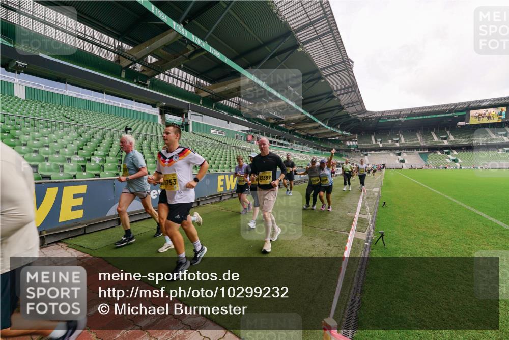 13.09.2026 - 21. swb-Marathon Bremen Michael Burmester http://msf.ph/oto/10299232 13.09.2026 10:36:22 Laufen im Stadion 10092, 10093, 10144, 10152, 10153, 10154, 10160, 10173, 10175, 10181, 10182, 10186, 10187, 10195, 10198, 10237, 10245, 10251, 10257, 10263, 10272, 10275, 10278, 10291, 10296, 10306, 10309, 10327, 10331, 10332, 10338, 10357, 10377, 10382, 10390, 10403, 10409, 10411, 10420, 10427, 10429, 10439, 10473, 10477, 10481, 10492, 10497, 10500, 10528, 10531, 10560, 10569, 10607, 10613, 10617, 10633, 10636, 10647, 10648, 10659, 10671, 10672, 10715 meine-sportfotos.de