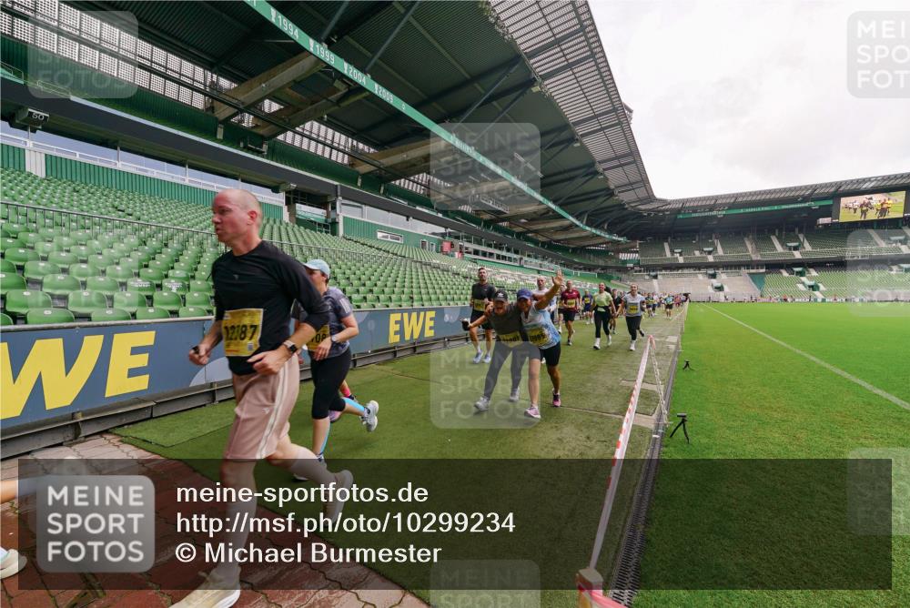 13.09.2026 - 21. swb-Marathon Bremen Michael Burmester http://msf.ph/oto/10299234 13.09.2026 10:36:23 Laufen im Stadion 10092, 10093, 10144, 10152, 10153, 10154, 10160, 10173, 10175, 10181, 10182, 10186, 10187, 10195, 10198, 10237, 10245, 10251, 10257, 10263, 10272, 10275, 10278, 10291, 10296, 10306, 10309, 10327, 10331, 10332, 10338, 10357, 10377, 10382, 10390, 10403, 10409, 10411, 10420, 10427, 10429, 10439, 10473, 10477, 10481, 10492, 10497, 10500, 10528, 10531, 10560, 10569, 10607, 10613, 10617, 10633, 10636, 10647, 10648, 10659, 10671, 10672, 10715 meine-sportfotos.de