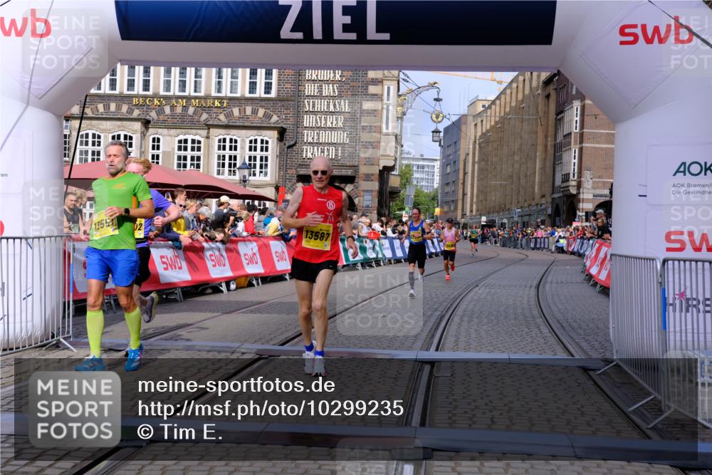 13.09.2026 - 21. swb-Marathon Bremen Tim E. http://msf.ph/oto/10299235 13.09.2026 10:38:24 Ziel 10302, 11142, 12538, 13551, 13559, 13584, 13587, 13636 meine-sportfotos.de