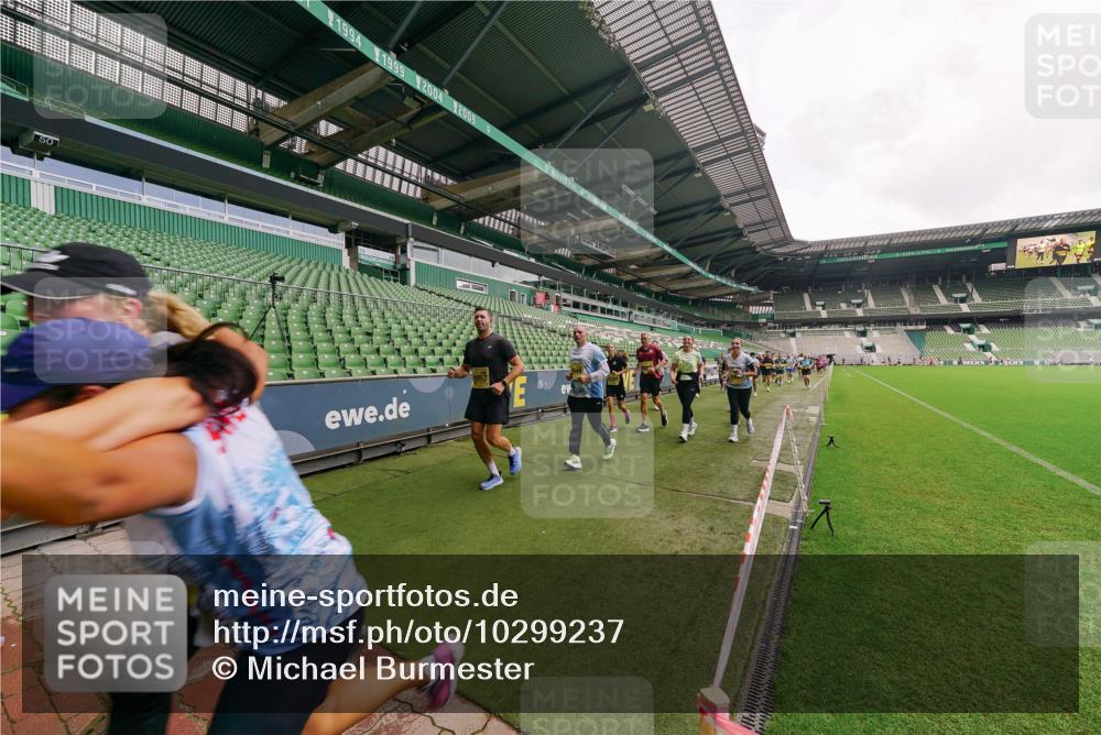 13.09.2026 - 21. swb-Marathon Bremen Michael Burmester http://msf.ph/oto/10299237 13.09.2026 10:36:24 Laufen im Stadion 10092, 10093, 10144, 10152, 10153, 10154, 10160, 10173, 10175, 10181, 10182, 10186, 10187, 10195, 10198, 10237, 10245, 10251, 10257, 10263, 10272, 10275, 10278, 10291, 10296, 10306, 10309, 10327, 10331, 10332, 10338, 10357, 10377, 10382, 10390, 10403, 10409, 10411, 10420, 10427, 10429, 10439, 10473, 10477, 10481, 10492, 10497, 10500, 10528, 10531, 10560, 10569, 10607, 10613, 10617, 10633, 10636, 10647, 10648, 10659, 10663, 10671, 10672, 10715 meine-sportfotos.de