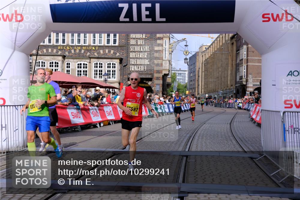 13.09.2026 - 21. swb-Marathon Bremen Tim E. http://msf.ph/oto/10299241 13.09.2026 10:38:24 Ziel 10302, 11142, 12538, 13551, 13559, 13584, 13587, 13636 meine-sportfotos.de
