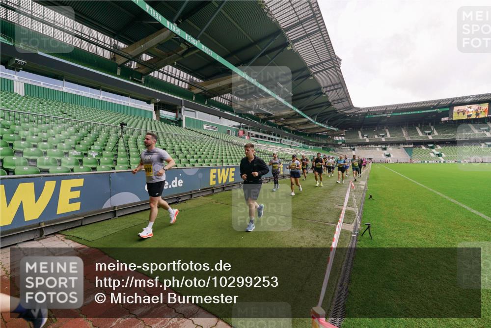 13.09.2026 - 21. swb-Marathon Bremen Michael Burmester http://msf.ph/oto/10299253 13.09.2026 10:36:28 Laufen im Stadion 10092, 10093, 10144, 10152, 10153, 10154, 10160, 10173, 10175, 10181, 10182, 10186, 10187, 10195, 10198, 10237, 10245, 10251, 10257, 10263, 10272, 10275, 10278, 10291, 10296, 10306, 10309, 10327, 10331, 10332, 10338, 10357, 10377, 10382, 10390, 10403, 10409, 10411, 10420, 10427, 10429, 10439, 10444, 10473, 10477, 10481, 10492, 10497, 10500, 10516, 10528, 10531, 10560, 10569, 10607, 10613, 10617, 10633, 10636, 10647, 10648, 10659, 10663, 10671, 10672, 10715 meine-sportfotos.de