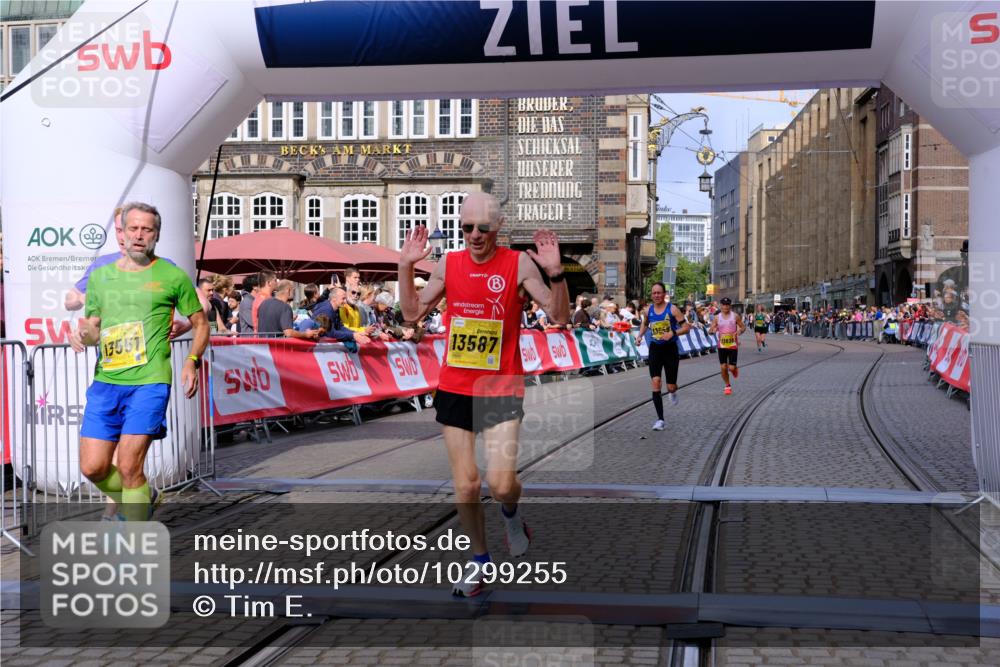 13.09.2026 - 21. swb-Marathon Bremen Tim E. http://msf.ph/oto/10299255 13.09.2026 10:38:24 Ziel 10302, 11142, 12538, 13551, 13559, 13584, 13587, 13636 meine-sportfotos.de