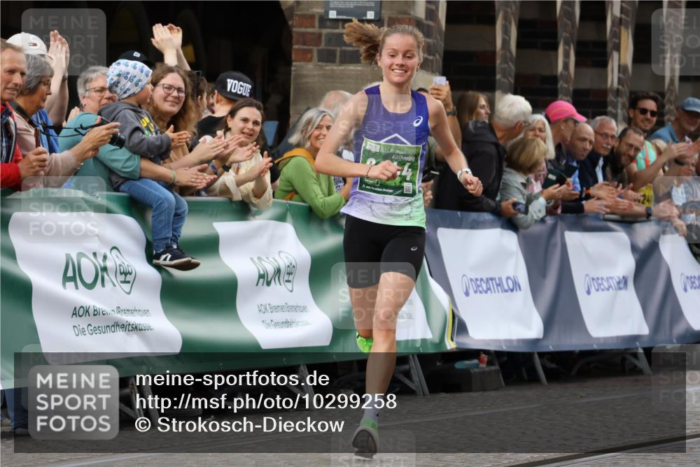 13.09.2026 - 21. swb-Marathon Bremen Strokosch-Dieckow http://msf.ph/oto/10299258 13.09.2026 12:46:10 Ziel 103, 8044 meine-sportfotos.de