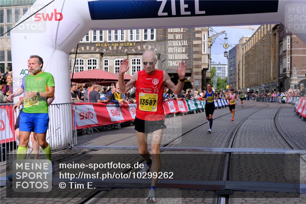 13.09.2026 - 21. swb-Marathon Bremen Tim E. http://msf.ph/oto/10299262 13.09.2026 10:38:24 Ziel 10302, 11142, 12538, 13551, 13559, 13584, 13587, 13636 meine-sportfotos.de