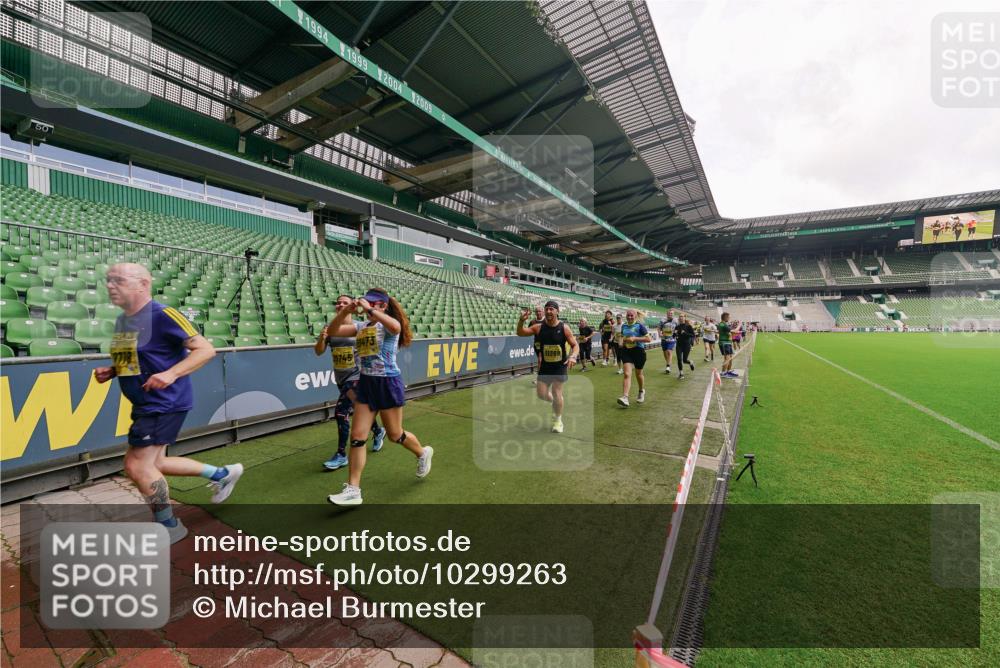 13.09.2026 - 21. swb-Marathon Bremen Michael Burmester http://msf.ph/oto/10299263 13.09.2026 10:36:30 Laufen im Stadion 10092, 10093, 10144, 10152, 10153, 10154, 10160, 10173, 10175, 10181, 10182, 10186, 10187, 10195, 10198, 10237, 10245, 10251, 10257, 10263, 10272, 10275, 10278, 10291, 10296, 10306, 10309, 10327, 10331, 10332, 10338, 10357, 10377, 10382, 10390, 10403, 10409, 10411, 10420, 10427, 10429, 10439, 10444, 10473, 10477, 10481, 10492, 10497, 10500, 10516, 10528, 10531, 10560, 10569, 10607, 10613, 10617, 10633, 10636, 10647, 10648, 10659, 10663, 10671, 10672, 10715 meine-sportfotos.de