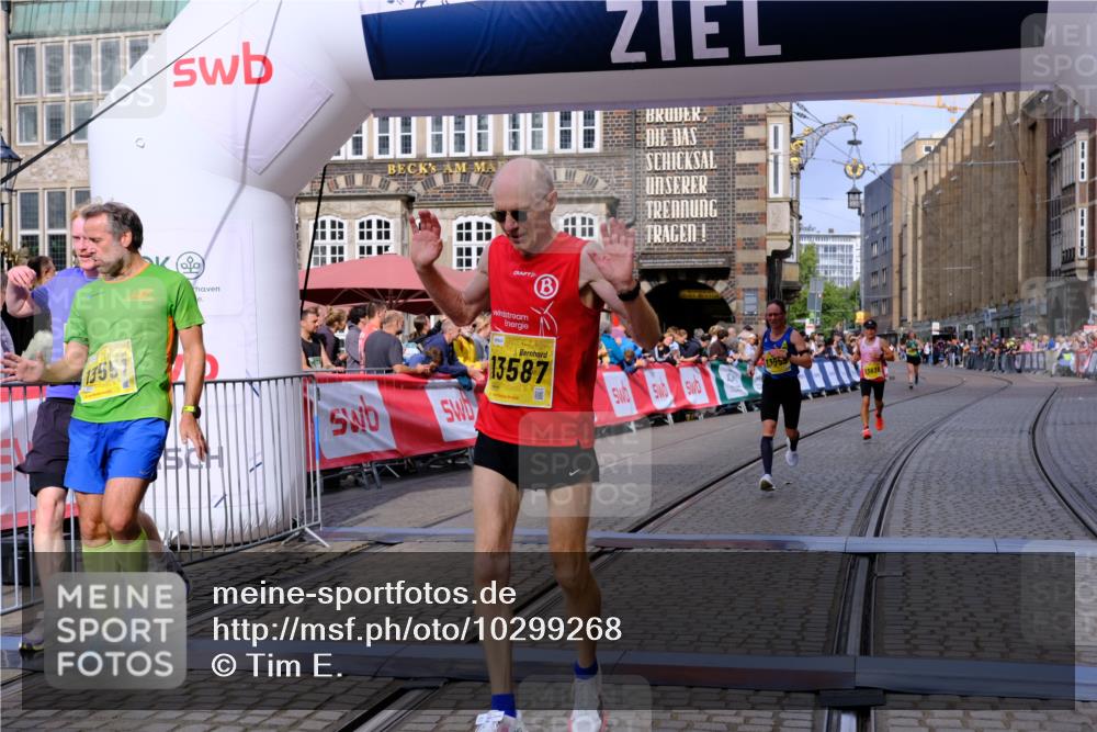 13.09.2026 - 21. swb-Marathon Bremen Tim E. http://msf.ph/oto/10299268 13.09.2026 10:38:25 Ziel 10302, 11142, 13551, 13559, 13584, 13587, 13636 meine-sportfotos.de