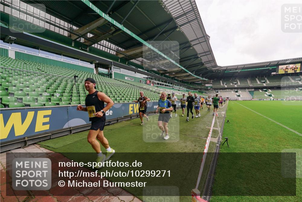 13.09.2026 - 21. swb-Marathon Bremen Michael Burmester http://msf.ph/oto/10299271 13.09.2026 10:36:32 Laufen im Stadion 10092, 10144, 10152, 10153, 10154, 10160, 10173, 10175, 10181, 10182, 10186, 10187, 10195, 10198, 10237, 10245, 10251, 10257, 10263, 10272, 10275, 10278, 10291, 10296, 10306, 10309, 10327, 10331, 10332, 10338, 10357, 10377, 10382, 10390, 10403, 10409, 10411, 10420, 10427, 10429, 10439, 10444, 10473, 10477, 10481, 10492, 10497, 10500, 10516, 10528, 10531, 10560, 10569, 10607, 10613, 10617, 10633, 10636, 10647, 10648, 10659, 10663, 10671, 10672, 10715 meine-sportfotos.de