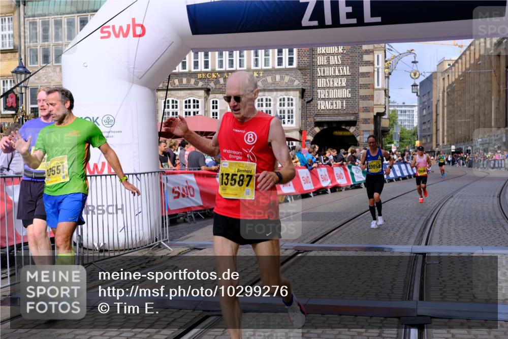 13.09.2026 - 21. swb-Marathon Bremen Tim E. http://msf.ph/oto/10299276 13.09.2026 10:38:25 Ziel 10302, 11142, 13551, 13559, 13584, 13587, 13636 meine-sportfotos.de