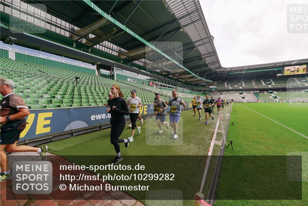 13.09.2026 - 21. swb-Marathon Bremen Michael Burmester http://msf.ph/oto/10299282 13.09.2026 10:36:34 Laufen im Stadion 10092, 10144, 10150, 10152, 10153, 10154, 10160, 10173, 10175, 10181, 10182, 10186, 10187, 10195, 10198, 10237, 10245, 10251, 10257, 10263, 10272, 10275, 10278, 10291, 10296, 10306, 10309, 10315, 10327, 10331, 10332, 10338, 10357, 10377, 10382, 10390, 10403, 10409, 10411, 10420, 10427, 10429, 10439, 10444, 10473, 10477, 10481, 10492, 10497, 10500, 10516, 10531, 10560, 10569, 10607, 10613, 10617, 10633, 10636, 10647, 10648, 10659, 10663, 10671, 10672, 10715 meine-sportfotos.de