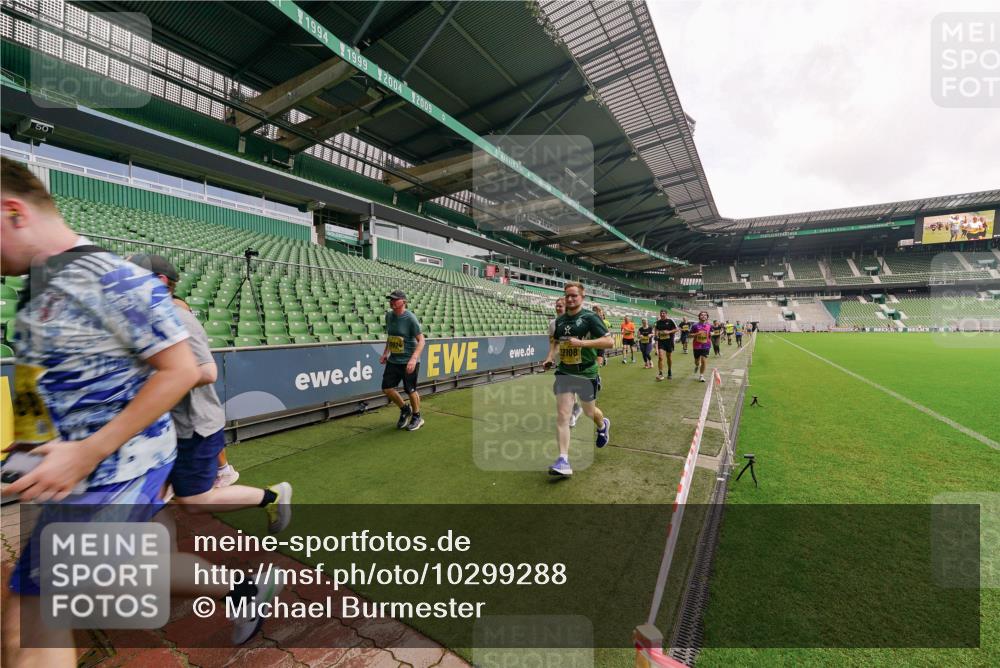 13.09.2026 - 21. swb-Marathon Bremen Michael Burmester http://msf.ph/oto/10299288 13.09.2026 10:36:35 Laufen im Stadion 10092, 10144, 10150, 10152, 10153, 10154, 10160, 10173, 10175, 10181, 10182, 10186, 10187, 10195, 10198, 10237, 10245, 10251, 10257, 10263, 10272, 10275, 10278, 10291, 10296, 10306, 10309, 10315, 10327, 10331, 10332, 10338, 10357, 10377, 10382, 10390, 10403, 10409, 10411, 10420, 10427, 10429, 10439, 10444, 10473, 10477, 10481, 10492, 10497, 10500, 10516, 10531, 10560, 10569, 10607, 10613, 10617, 10633, 10636, 10647, 10648, 10659, 10663, 10671, 10672, 10715 meine-sportfotos.de