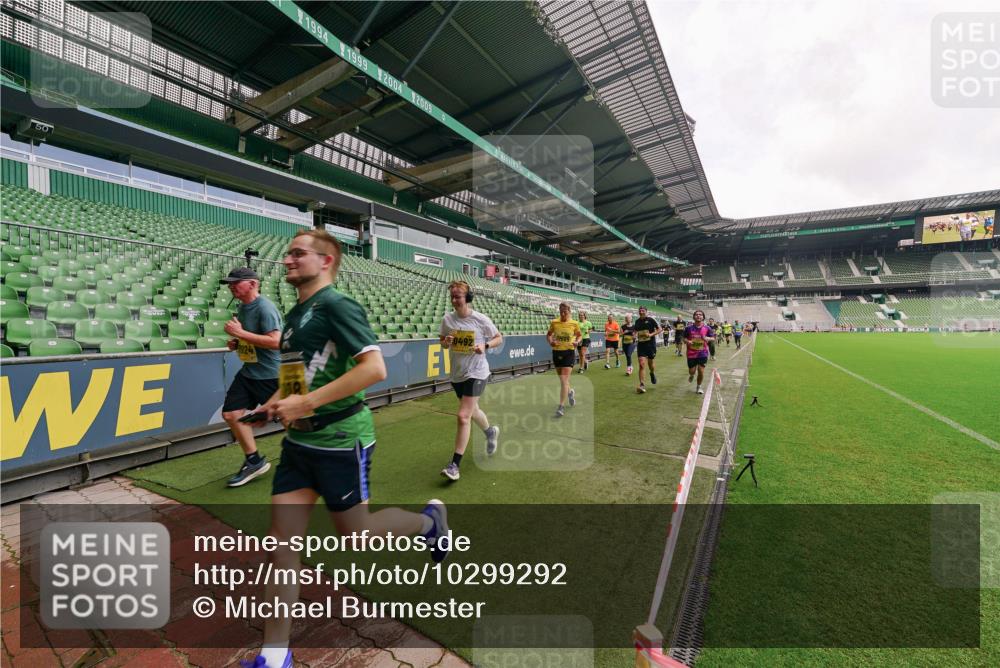 13.09.2026 - 21. swb-Marathon Bremen Michael Burmester http://msf.ph/oto/10299292 13.09.2026 10:36:36 Laufen im Stadion 10092, 10144, 10150, 10152, 10153, 10154, 10160, 10173, 10175, 10181, 10182, 10186, 10187, 10195, 10198, 10237, 10245, 10251, 10257, 10263, 10272, 10275, 10278, 10291, 10296, 10306, 10309, 10315, 10327, 10331, 10332, 10338, 10357, 10377, 10382, 10390, 10403, 10409, 10411, 10420, 10427, 10429, 10439, 10444, 10473, 10477, 10481, 10492, 10497, 10500, 10516, 10531, 10560, 10569, 10607, 10613, 10617, 10633, 10636, 10647, 10648, 10659, 10663, 10671, 10672, 10715 meine-sportfotos.de