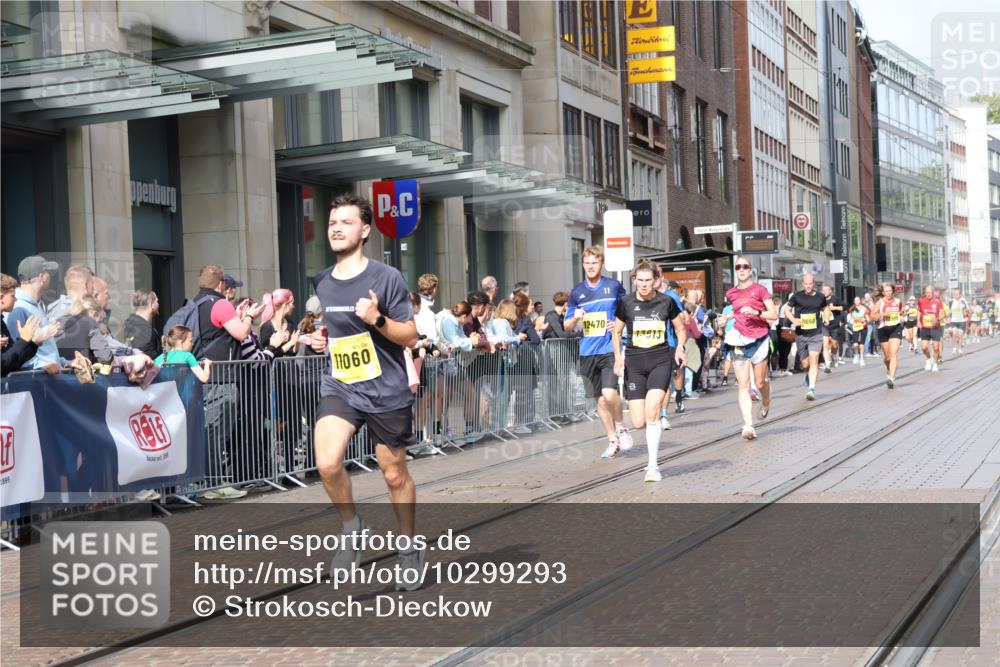 13.09.2026 - 21. swb-Marathon Bremen Strokosch-Dieckow http://msf.ph/oto/10299293 13.09.2026 10:47:01 Ziel 10189, 10270, 10310, 10319, 10744, 10807, 10898, 11187, 11269, 11462, 11469, 11650, 11651, 11814, 12048, 12195, 12296, 12298, 12415, 12470, 13528, 13545, 13589, 13613, 10289, 10445, 10504, 11060, 11199, 11212, 11344, 11608, 11661, 11783, 12364, 12375 meine-sportfotos.de