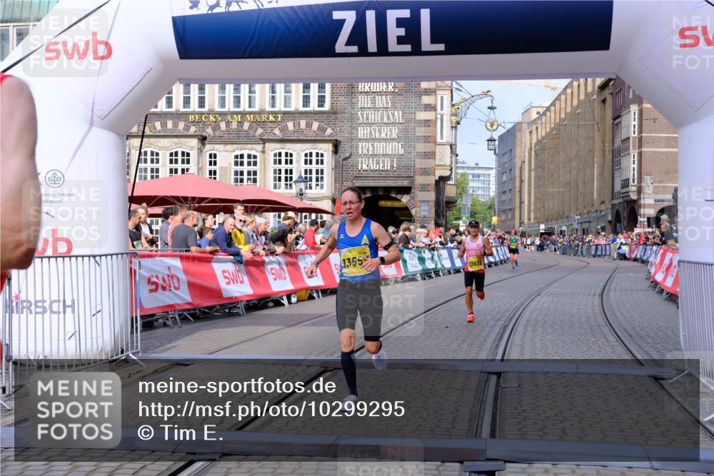 13.09.2026 - 21. swb-Marathon Bremen Tim E. http://msf.ph/oto/10299295 13.09.2026 10:38:26 Ziel 10302, 11142, 13551, 13553, 13559, 13584, 13587, 13636 meine-sportfotos.de
