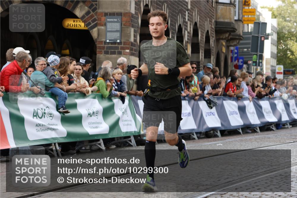 13.09.2026 - 21. swb-Marathon Bremen Strokosch-Dieckow http://msf.ph/oto/10299300 13.09.2026 12:46:29 Ziel 103, 1352, 2143, 8044, 238, 574, 841, 1391 meine-sportfotos.de