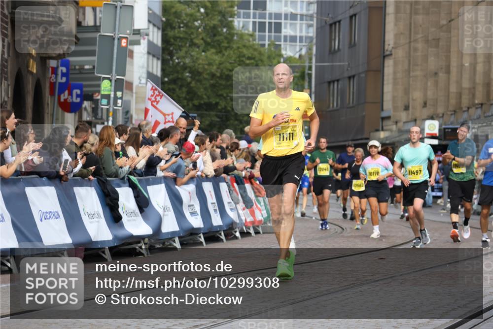 13.09.2026 - 21. swb-Marathon Bremen Strokosch-Dieckow http://msf.ph/oto/10299308 13.09.2026 10:50:19 Ziel 10452, 10508, 10593, 10876, 10966, 11005, 11035, 11183, 11415, 12240, 12380, 12510, 10233, 10525, 10840, 10923, 11276, 11622, 11664, 11680, 11742, 12045, 12078, 12447, 13562 meine-sportfotos.de