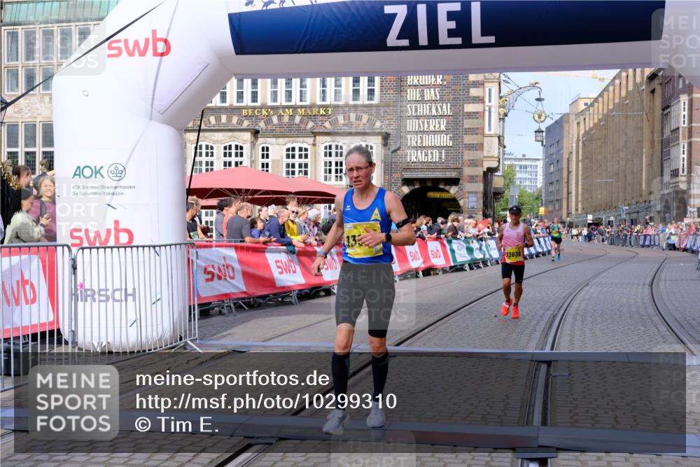 13.09.2026 - 21. swb-Marathon Bremen Tim E. http://msf.ph/oto/10299310 13.09.2026 10:38:26 Ziel 10302, 11142, 13551, 13553, 13559, 13584, 13587, 13636 meine-sportfotos.de