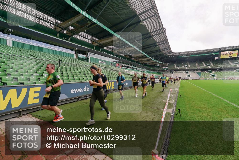 13.09.2026 - 21. swb-Marathon Bremen Michael Burmester http://msf.ph/oto/10299312 13.09.2026 10:36:42 Laufen im Stadion 10092, 10150, 10152, 10153, 10154, 10160, 10173, 10175, 10181, 10182, 10186, 10187, 10195, 10198, 10237, 10245, 10251, 10257, 10263, 10272, 10275, 10278, 10291, 10296, 10306, 10309, 10315, 10327, 10331, 10332, 10338, 10357, 10377, 10382, 10390, 10403, 10409, 10411, 10420, 10429, 10439, 10444, 10473, 10477, 10481, 10492, 10497, 10500, 10516, 10531, 10560, 10569, 10598, 10607, 10613, 10617, 10633, 10636, 10647, 10648, 10659, 10663, 10671, 10672, 10674 meine-sportfotos.de