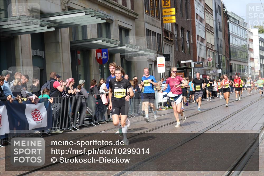 13.09.2026 - 21. swb-Marathon Bremen Strokosch-Dieckow http://msf.ph/oto/10299314 13.09.2026 10:47:02 Ziel 10189, 10270, 10310, 10319, 10744, 10807, 10898, 11187, 11269, 11462, 11469, 11646, 11650, 11651, 11814, 12048, 12195, 12296, 12298, 12415, 12470, 13521, 13528, 13545, 13589, 13613, 10289, 10445, 10504, 11060, 11199, 11212, 11344, 11608, 11661, 11783, 12364, 12375, 13613 meine-sportfotos.de