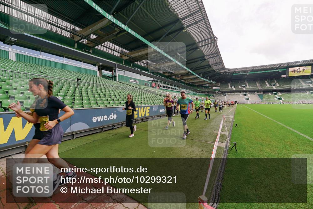 13.09.2026 - 21. swb-Marathon Bremen Michael Burmester http://msf.ph/oto/10299321 13.09.2026 10:36:44 Laufen im Stadion 10092, 10150, 10152, 10153, 10154, 10160, 10173, 10175, 10181, 10182, 10186, 10187, 10195, 10198, 10237, 10245, 10251, 10257, 10263, 10272, 10275, 10278, 10291, 10296, 10306, 10309, 10315, 10327, 10331, 10332, 10338, 10357, 10377, 10382, 10390, 10403, 10409, 10411, 10420, 10429, 10439, 10444, 10473, 10477, 10481, 10492, 10497, 10500, 10516, 10531, 10560, 10569, 10598, 10607, 10613, 10617, 10633, 10636, 10647, 10648, 10659, 10663, 10671, 10672, 10674 meine-sportfotos.de