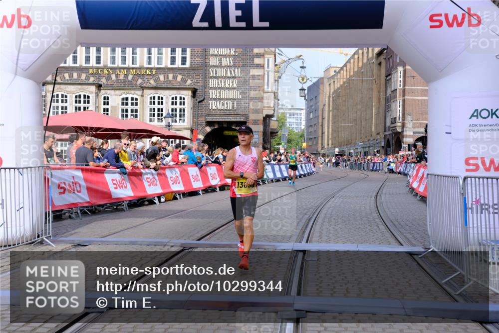 13.09.2026 - 21. swb-Marathon Bremen Tim E. http://msf.ph/oto/10299344 13.09.2026 10:38:28 Ziel 10302, 11142, 13551, 13553, 13559, 13584, 13587, 13636 meine-sportfotos.de