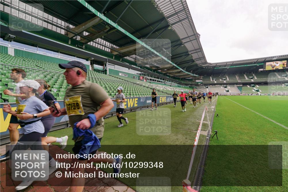 13.09.2026 - 21. swb-Marathon Bremen Michael Burmester http://msf.ph/oto/10299348 13.09.2026 10:36:51 Laufen im Stadion 10092, 10150, 10152, 10153, 10154, 10160, 10173, 10181, 10182, 10186, 10187, 10195, 10198, 10237, 10251, 10257, 10263, 10272, 10273, 10274, 10275, 10278, 10291, 10296, 10306, 10309, 10315, 10323, 10327, 10331, 10332, 10338, 10357, 10382, 10390, 10403, 10409, 10411, 10420, 10429, 10439, 10444, 10473, 10477, 10481, 10497, 10500, 10516, 10531, 10560, 10569, 10598, 10607, 10613, 10617, 10633, 10636, 10647, 10648, 10659, 10663, 10671, 10672, 10674 meine-sportfotos.de