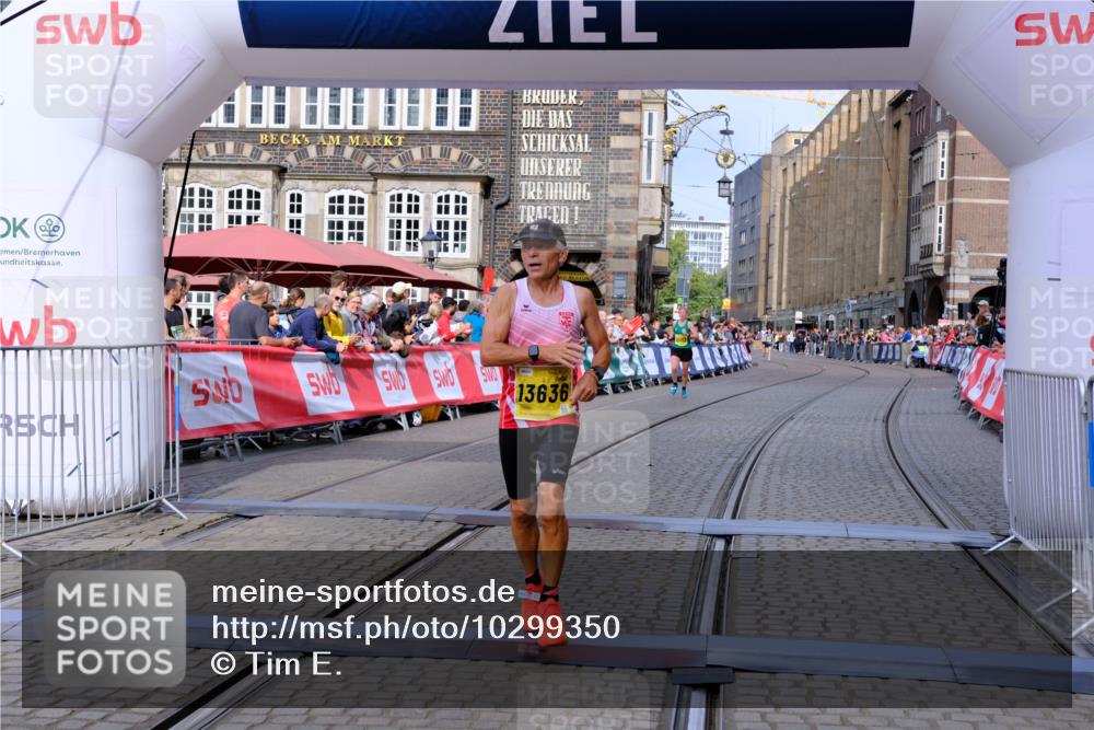 13.09.2026 - 21. swb-Marathon Bremen Tim E. http://msf.ph/oto/10299350 13.09.2026 10:38:29 Ziel 10302, 11142, 13551, 13553, 13559, 13584, 13587, 13636 meine-sportfotos.de