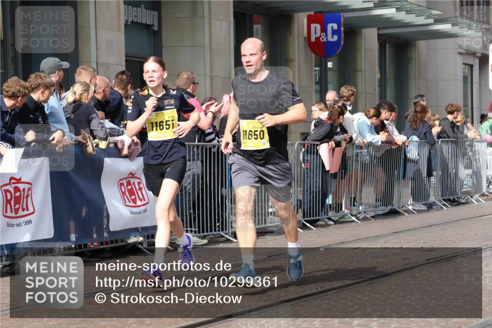 13.09.2026 - 21. swb-Marathon Bremen Strokosch-Dieckow http://msf.ph/oto/10299361 13.09.2026 10:47:06 Ziel 10189, 10223, 10270, 10310, 10319, 10807, 10873, 10898, 11130, 11187, 11269, 11462, 11469, 11646, 12048, 12195, 12296, 12298, 12318, 13521, 13528, 13545, 13589, 10289, 10445, 10504, 10744, 11060, 11199, 11212, 11344, 11608, 11650, 11651, 11661, 11783, 11814, 12364, 12375, 12415, 12470, 13613 meine-sportfotos.de