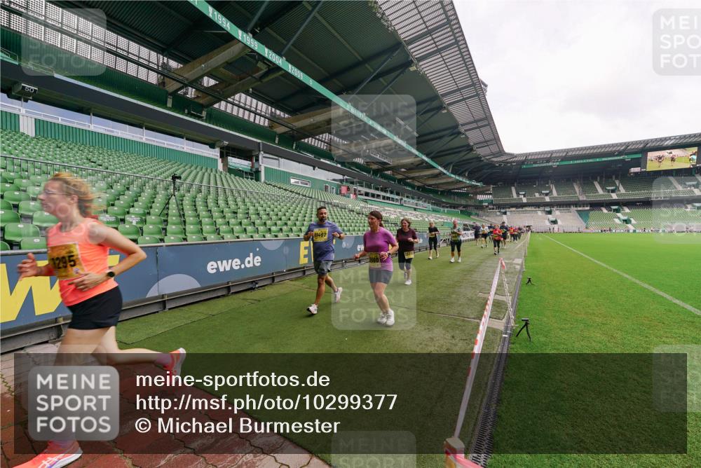 13.09.2026 - 21. swb-Marathon Bremen Michael Burmester http://msf.ph/oto/10299377 13.09.2026 10:37:01 Laufen im Stadion 10090, 10091, 10092, 10150, 10152, 10153, 10154, 10160, 10182, 10186, 10187, 10195, 10198, 10237, 10251, 10257, 10263, 10272, 10273, 10274, 10275, 10278, 10283, 10291, 10296, 10306, 10315, 10323, 10327, 10331, 10332, 10338, 10357, 10382, 10390, 10403, 10409, 10411, 10420, 10429, 10439, 10444, 10473, 10477, 10481, 10488, 10497, 10500, 10516, 10531, 10560, 10569, 10598, 10607, 10613, 10617, 10633, 10647, 10648, 10659, 10663, 10671, 10672, 10674 meine-sportfotos.de