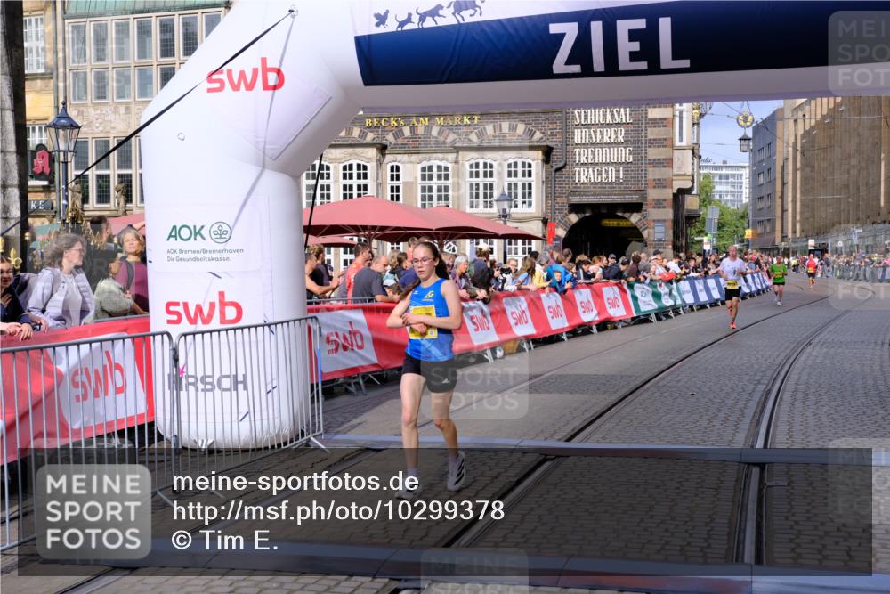 13.09.2026 - 21. swb-Marathon Bremen Tim E. http://msf.ph/oto/10299378 13.09.2026 10:38:45 Ziel 10441, 13507, 13539, 13553 meine-sportfotos.de