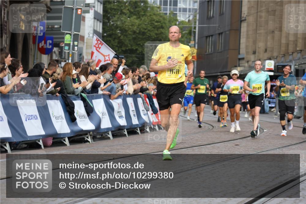 13.09.2026 - 21. swb-Marathon Bremen Strokosch-Dieckow http://msf.ph/oto/10299380 13.09.2026 10:50:19 Ziel 10452, 10508, 10593, 10876, 10966, 11005, 11035, 11183, 11415, 12240, 12380, 12510, 10233, 10525, 10840, 10923, 11276, 11622, 11664, 11680, 11742, 12045, 12078, 12447, 13562 meine-sportfotos.de