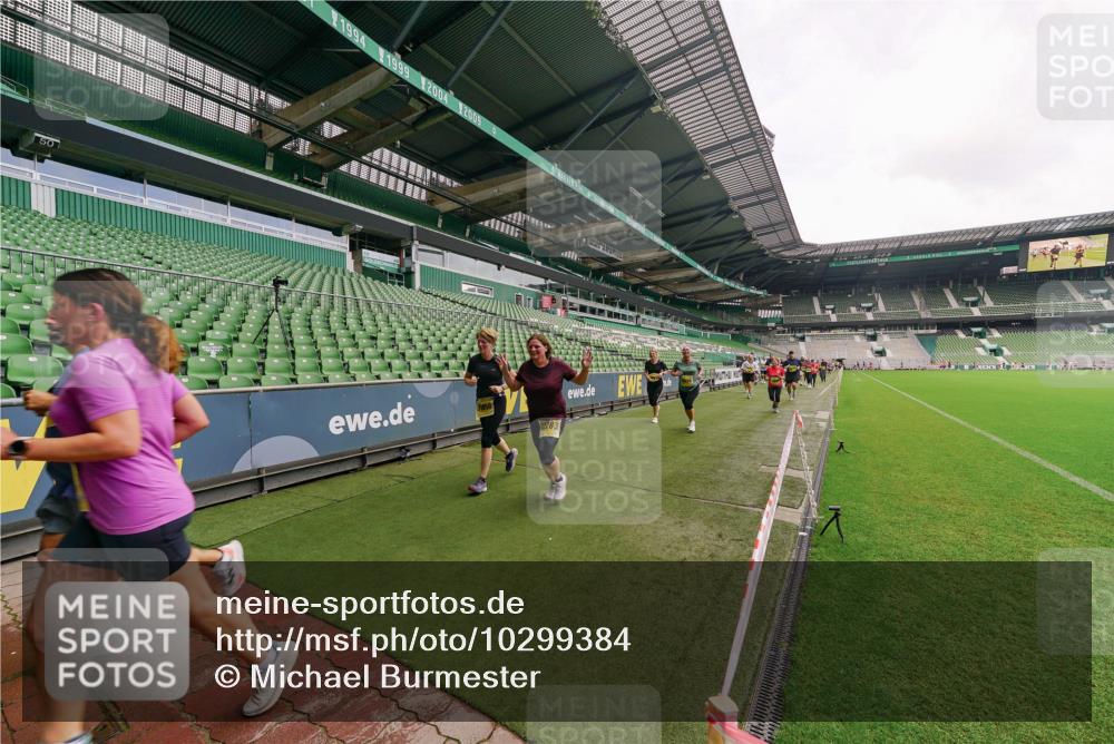 13.09.2026 - 21. swb-Marathon Bremen Michael Burmester http://msf.ph/oto/10299384 13.09.2026 10:37:02 Laufen im Stadion 10090, 10091, 10092, 10150, 10152, 10153, 10154, 10160, 10182, 10186, 10187, 10195, 10198, 10237, 10251, 10257, 10263, 10272, 10273, 10274, 10275, 10278, 10283, 10291, 10296, 10306, 10315, 10323, 10327, 10331, 10332, 10338, 10357, 10382, 10390, 10403, 10409, 10411, 10420, 10429, 10439, 10444, 10473, 10477, 10481, 10488, 10497, 10500, 10516, 10531, 10560, 10569, 10598, 10607, 10613, 10617, 10633, 10647, 10648, 10659, 10663, 10671, 10672, 10674 meine-sportfotos.de