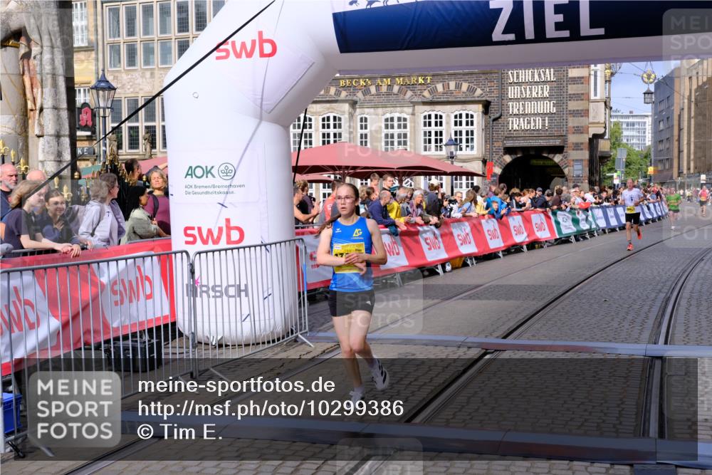 13.09.2026 - 21. swb-Marathon Bremen Tim E. http://msf.ph/oto/10299386 13.09.2026 10:38:45 Ziel 10441, 13507, 13539, 13553 meine-sportfotos.de