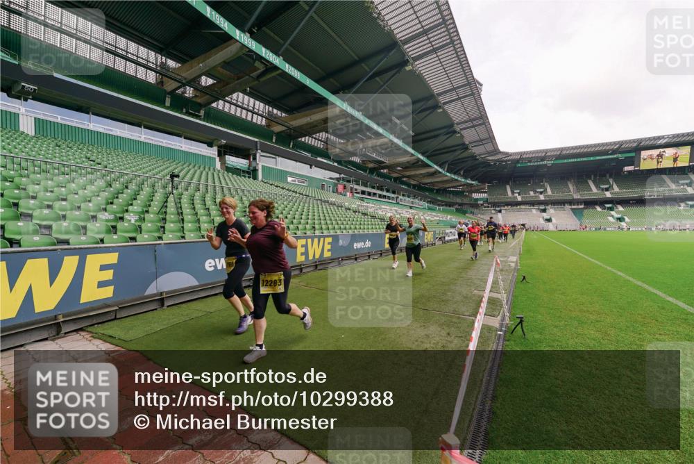 13.09.2026 - 21. swb-Marathon Bremen Michael Burmester http://msf.ph/oto/10299388 13.09.2026 10:37:02 Laufen im Stadion 10090, 10091, 10092, 10150, 10152, 10153, 10154, 10160, 10182, 10186, 10187, 10195, 10198, 10237, 10251, 10257, 10263, 10272, 10273, 10274, 10275, 10278, 10283, 10291, 10296, 10306, 10315, 10323, 10327, 10331, 10332, 10338, 10357, 10382, 10390, 10403, 10409, 10411, 10420, 10429, 10439, 10444, 10473, 10477, 10481, 10488, 10497, 10500, 10516, 10531, 10560, 10569, 10598, 10607, 10613, 10617, 10633, 10647, 10648, 10659, 10663, 10671, 10672, 10674 meine-sportfotos.de