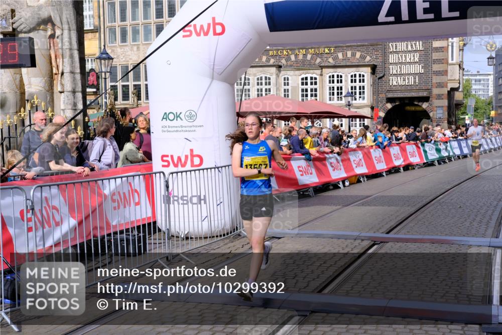 13.09.2026 - 21. swb-Marathon Bremen Tim E. http://msf.ph/oto/10299392 13.09.2026 10:38:46 Ziel 10441, 13507, 13539, 13553 meine-sportfotos.de