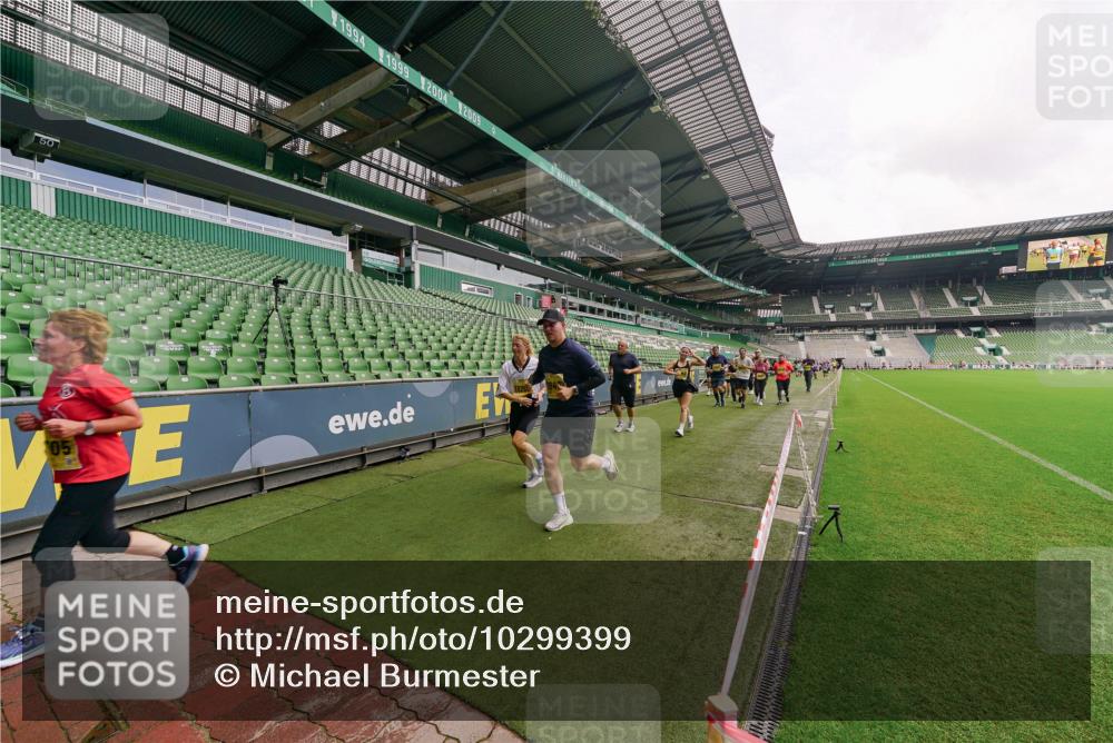 13.09.2026 - 21. swb-Marathon Bremen Michael Burmester http://msf.ph/oto/10299399 13.09.2026 10:37:07 Laufen im Stadion 10090, 10091, 10092, 10150, 10152, 10153, 10154, 10160, 10182, 10186, 10187, 10195, 10198, 10237, 10251, 10257, 10263, 10272, 10273, 10274, 10275, 10278, 10283, 10291, 10296, 10306, 10315, 10323, 10327, 10331, 10332, 10338, 10357, 10375, 10382, 10390, 10403, 10409, 10411, 10420, 10429, 10439, 10444, 10473, 10477, 10481, 10488, 10497, 10500, 10516, 10531, 10560, 10569, 10598, 10607, 10613, 10617, 10633, 10647, 10648, 10659, 10663, 10671, 10672, 10674 meine-sportfotos.de