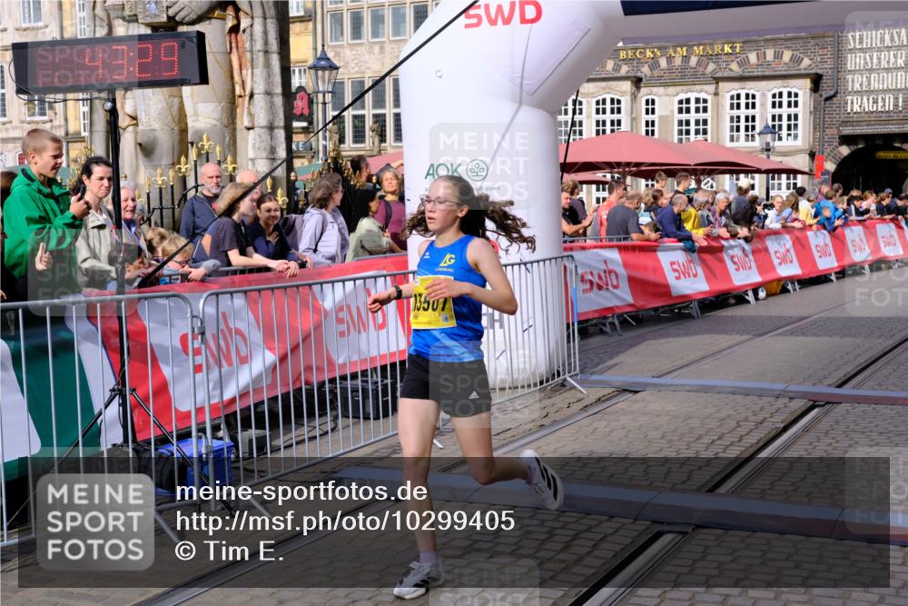 13.09.2026 - 21. swb-Marathon Bremen Tim E. http://msf.ph/oto/10299405 13.09.2026 10:38:46 Ziel 10441, 13507, 13539, 13553 meine-sportfotos.de