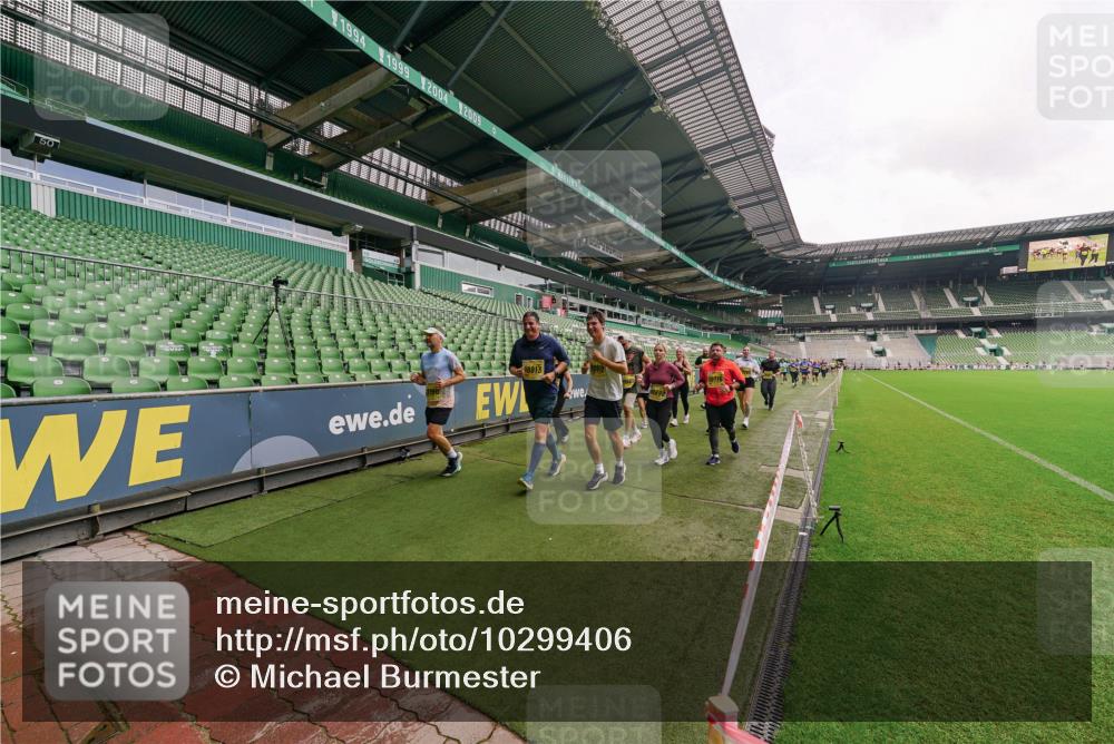 13.09.2026 - 21. swb-Marathon Bremen Michael Burmester http://msf.ph/oto/10299406 13.09.2026 10:37:11 Laufen im Stadion 10090, 10091, 10092, 10150, 10152, 10153, 10154, 10160, 10186, 10187, 10198, 10237, 10251, 10257, 10263, 10272, 10273, 10274, 10275, 10278, 10283, 10291, 10296, 10306, 10315, 10323, 10327, 10331, 10332, 10338, 10357, 10370, 10375, 10376, 10382, 10390, 10403, 10411, 10420, 10429, 10432, 10439, 10444, 10473, 10481, 10488, 10497, 10500, 10516, 10531, 10560, 10569, 10598, 10607, 10613, 10633, 10647, 10648, 10654, 10659, 10663, 10671, 10672, 10674 meine-sportfotos.de