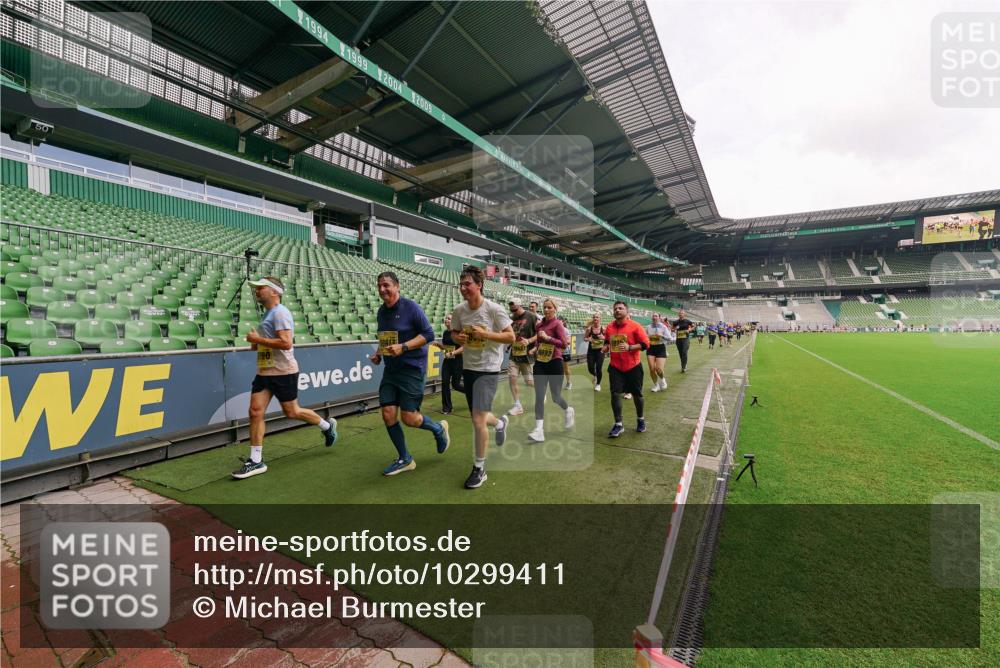 13.09.2026 - 21. swb-Marathon Bremen Michael Burmester http://msf.ph/oto/10299411 13.09.2026 10:37:12 Laufen im Stadion 10090, 10091, 10092, 10150, 10152, 10153, 10154, 10160, 10186, 10187, 10198, 10237, 10251, 10257, 10263, 10272, 10273, 10274, 10275, 10278, 10283, 10291, 10296, 10306, 10315, 10323, 10327, 10331, 10332, 10338, 10357, 10370, 10375, 10376, 10382, 10390, 10403, 10411, 10420, 10429, 10432, 10439, 10444, 10473, 10481, 10488, 10497, 10500, 10516, 10531, 10560, 10569, 10598, 10607, 10613, 10633, 10647, 10648, 10654, 10659, 10663, 10671, 10672, 10674 meine-sportfotos.de