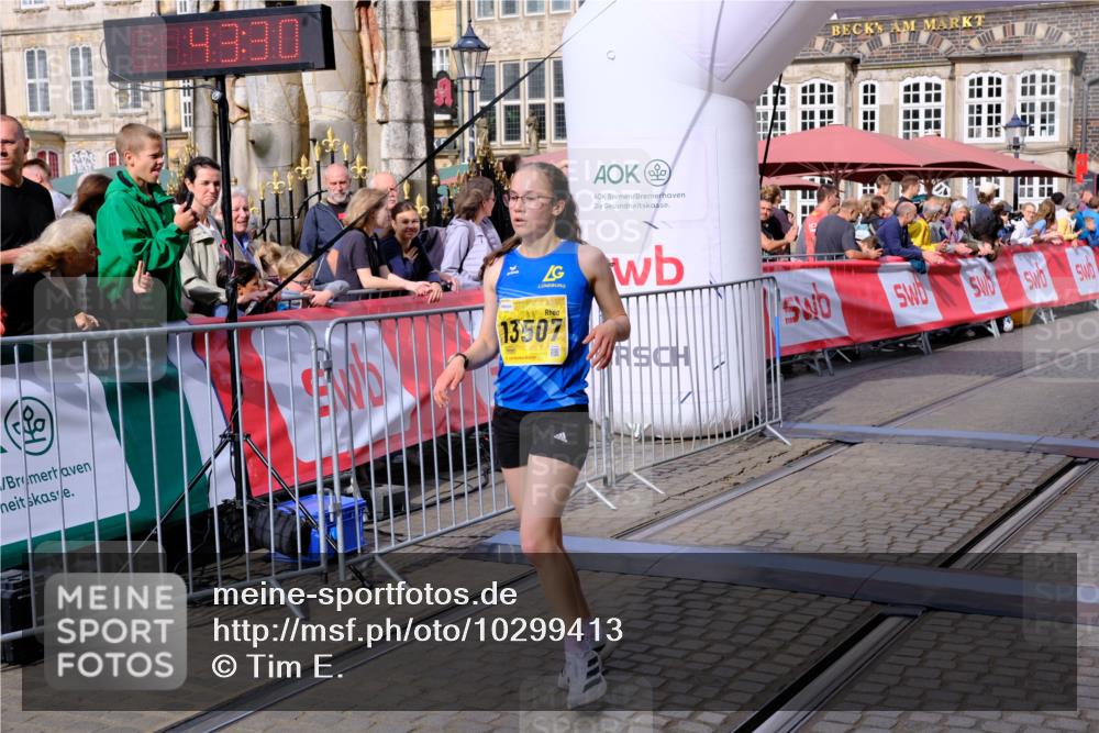 13.09.2026 - 21. swb-Marathon Bremen Tim E. http://msf.ph/oto/10299413 13.09.2026 10:38:46 Ziel 10441, 13507, 13539, 13553 meine-sportfotos.de