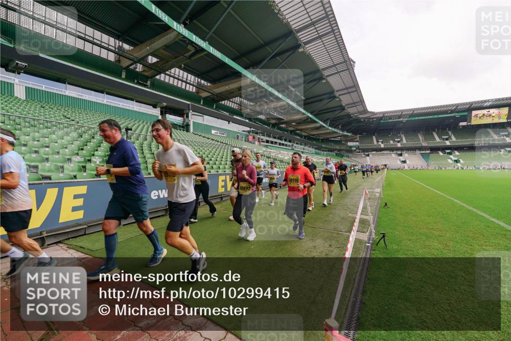 13.09.2026 - 21. swb-Marathon Bremen Michael Burmester http://msf.ph/oto/10299415 13.09.2026 10:37:12 Laufen im Stadion 10090, 10091, 10092, 10150, 10152, 10153, 10154, 10160, 10186, 10187, 10198, 10237, 10251, 10257, 10263, 10272, 10273, 10274, 10275, 10278, 10283, 10291, 10296, 10306, 10315, 10323, 10327, 10331, 10332, 10338, 10357, 10370, 10375, 10376, 10382, 10390, 10403, 10411, 10420, 10429, 10432, 10439, 10444, 10473, 10481, 10488, 10497, 10500, 10516, 10531, 10560, 10569, 10598, 10607, 10613, 10633, 10647, 10648, 10654, 10659, 10663, 10671, 10672, 10674 meine-sportfotos.de