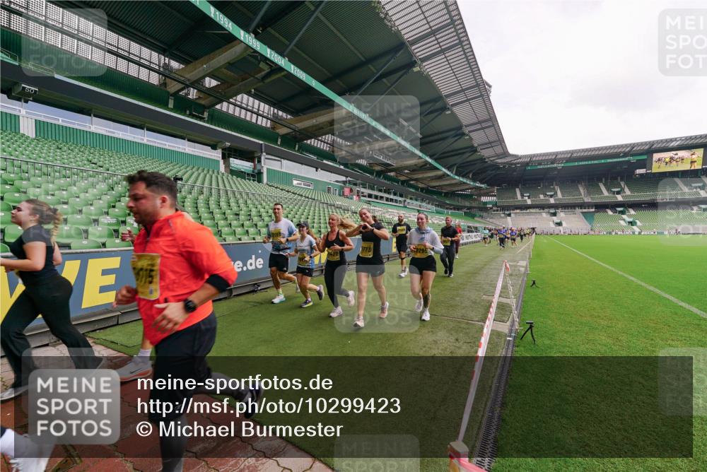 13.09.2026 - 21. swb-Marathon Bremen Michael Burmester http://msf.ph/oto/10299423 13.09.2026 10:37:14 Laufen im Stadion 10090, 10091, 10092, 10150, 10152, 10153, 10154, 10160, 10186, 10187, 10198, 10237, 10251, 10257, 10263, 10272, 10273, 10274, 10275, 10278, 10283, 10291, 10296, 10306, 10315, 10323, 10327, 10331, 10332, 10338, 10357, 10370, 10375, 10376, 10382, 10390, 10403, 10411, 10420, 10429, 10432, 10439, 10444, 10473, 10481, 10488, 10497, 10500, 10516, 10531, 10560, 10569, 10598, 10607, 10613, 10633, 10647, 10648, 10654, 10659, 10663, 10671, 10672, 10674 meine-sportfotos.de
